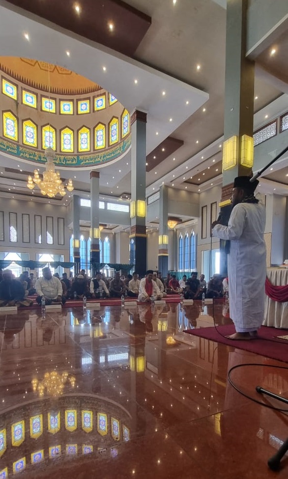 Drs. H. Tgk. Kamil Selian saat menyampaikan tausiah saat Peringatan 1 Muharram.Waspada/Seh Muhammad Amin