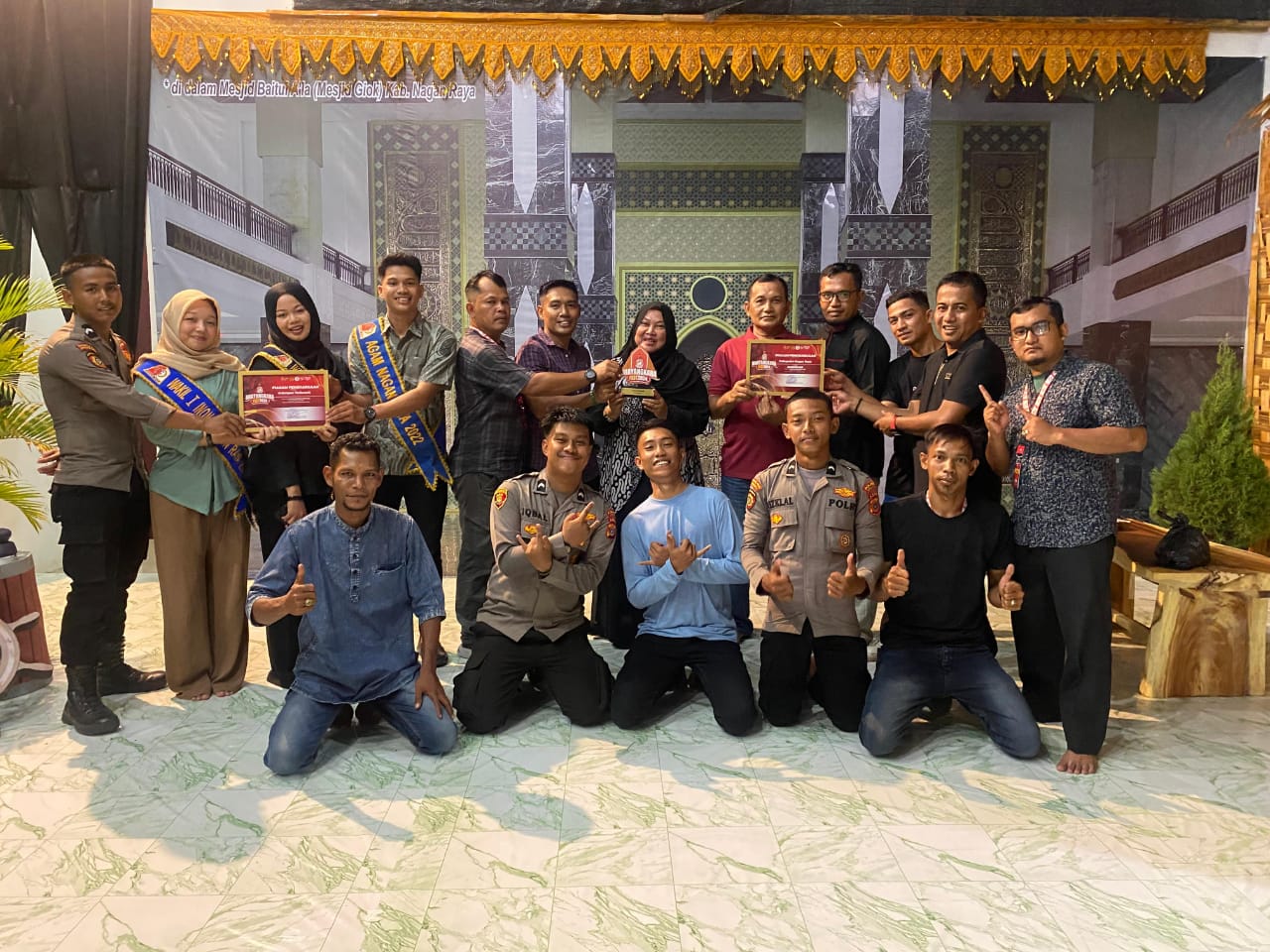 Anjungan Nagan Raya yang meraih terfavorit Bhayangkara Fest 2024 di taman Sulthanah Safiatuddin Banda Aceh, Selasa (9/7).(Waspada/Muji Burrahman)