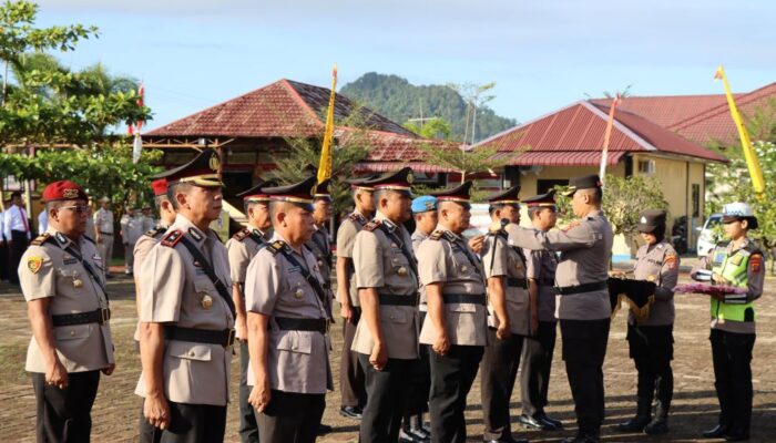 Kapolres Tapteng Pimpin Sertijab Wakapolres, Kabag, Kasat Dan 3 Kapolsek
