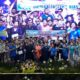 Ephorus HKBP Pdt Dr Robinson Butarbutar bersama Kadep Koinonia Pdt Dr Deonal Sinaga, Kadep Diakonia Pdt Debora Purada Sinaga, MTh foto bersama dengan peserta dari Distrik IX Sibolga-Tapteng-Nias peraih Juara Umum piala bergilir Jetun Games V HKBP 2024 di Gedung Covention Hall Perkampungan Pemuda HKBP Jetun Silangit, Siborongborong, Minggu (14/7). Waspada/Hotbin Purba