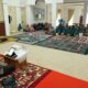 Pimpinan Dayah Babul Maghfirah Cot Keueng Aceh Besar, Tgk H Masrul Aidi Lc MA menyampaikan Kajian Rutin Halaqah TP-PKK Kabupaten Aceh Besar di Meuligo Bupati Aceh Besar, Selasa siang (9/7). (Waspada/Ist)