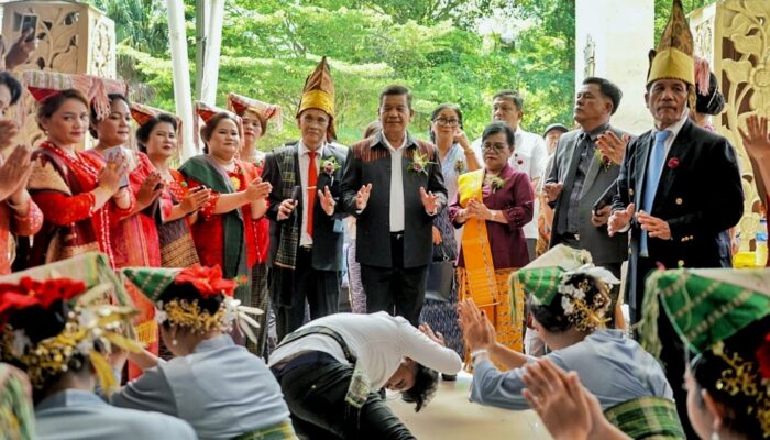 Bupati Simalungun Disambut Hangat Jemaat GKPS Pintu Air Simalingkar
