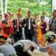 Bupati Simalungun dan istri saat menghadiri acara pesta pembangunan gedung sekolah Minggu GKPS Pintu Air Simalingkar, digelar di Balai Zeqita Residen Jln. Jamin Ginting Medan Tuntungan, Minggu (14/7). Waspada/Ist