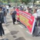 Para wartawan saat melakukan aksi unjuk rasa di Kejari Padangsidimpuan.(Waspada/Syarif Ali Usman)