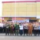 Kapolres Sibolga, AKBP Achmad Fauzy foto bersama seluruh personel usai pimpin Apel Gelar Pasukan Operasi Patuh Toba 2024, di Lapangan Apel Mapolres setempat, Senin (15/7). Waspada/ist