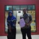Orang tua Casis Bintara Polda Sumut, Ani, didampingi pengacara melaporkan G, pemilik Yayasan PKB karena merasa ditipu. Waspada/Kristian Brahmana