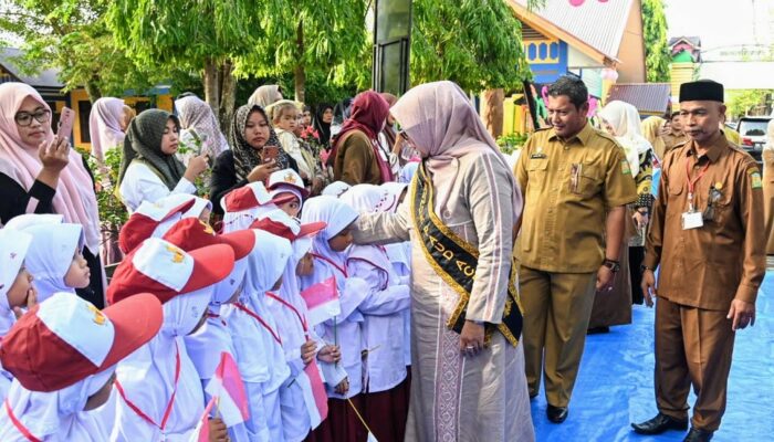 Pj Bunda PAUD Aceh Pantau Hari Pertama Masuk Sekolah
