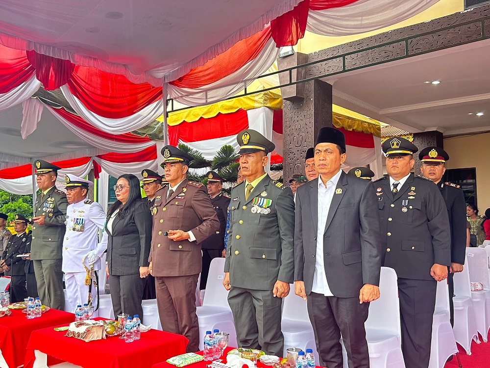   JALANNYA upacara dan syukuran Hari Bhayangkara ke-78, di Polres Batubara yang juga turut dihadiri Lapas Kelas IIA Labuhan Ruku Kanwil Kemenkumham Sumut. Waspada/Ist