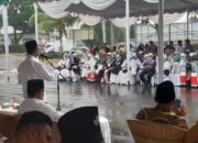 Wakil Bupati Simalungun, H.Zonny Waldi, saat menerima kepulangan jemaah haji Simalungun di Masjid Asy Syuhada Korem 022/PT, Jln Asahan Kec. Siantar, Senin (15/7) petang.(Waspada/Hasuna Damanik).