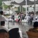 Wakil Bupati Simalungun, H.Zonny Waldi, saat menerima kepulangan jemaah haji Simalungun di Masjid Asy Syuhada Korem 022/PT, Jln Asahan Kec. Siantar, Senin (15/7) petang.(Waspada/Hasuna Damanik).