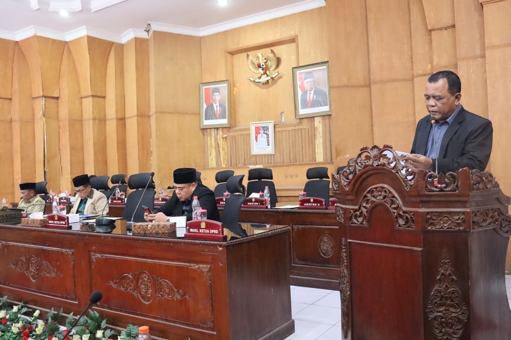   RAPAT paripurna DPRD Kabupaten Batubara membahas penyampaian pandangan umum fraksi terhadap Nota KUA-PPAS R.APBD tahun 2025.Waspada/Ist