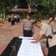 Kepolisian Resor Langkat menggelar Upacara Sertijab Kabag SDM, Kabag Ops, Kasat Narkoba, Kasi Propam dan Kapolsek, di lapangan Apel Mapolres Langkat, Selasa (16/07/24) pagi. Waspada/ist