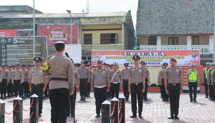 15 Personel Polres Samosir Naik Pangkat