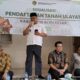 Tenaga Ahli Menteri (TAM) Kementrian Agraria dan Tata Ruang/Badan Pertanahan Nasional (ATR/BPN) Republik Indonesia, Dr M Adli Abdullah SH, M.CL saat Sosialisasi Pendaftaran Tanah Ulayat di Meunasah Gampong (desa) Iboh Tunong, Mukim Seulimeum, Kecamatan Suelimeum, Kabupaten Aceh Besar, Kamis (11/7). (Waspada/Ist)
