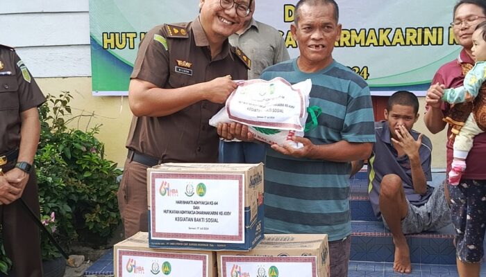 Sambut Hari Bhakti Adhyaksa Dan HUT IAD, Kajari Samosir Gelar Baksos