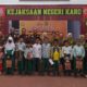 KAJARI Karo dan jajaran diabadikan bersama sejumlah anak yatim saat memberikan tali asih berlangsunh di Hall Suprapto Kejari Karo.Waspada/Micky Maliki.