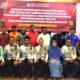 KPU Padangsidimpuan foto bersama dengan nata sumber dan peserta Sosialisasi PKPU Nomor 8 Tahun 2024 dan Rapat Koordinasi Penyusunan visi, misi dan program bakal calon Walikota dan Wakil Walikota Padangsidimpuan Pada Pemilihan serentak Tahun 2024 di Aula Mega Permata Hotel Padangsidimpuan, Kamis (18/7). Waspada/Mohot Lubis