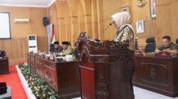   Sekda Norma Deli Siregar, SE, MM dalam rapat paripurna DPRD Kabupaten Batubara dengan agenda penyampaian Nota KUA-PPAS R-APBD TA 2025.Waspada/Ist