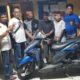 Polsek Siantar Martoba Polres Pematangsiantar berhasil meringkus tiga terduga komplotan pelaku Curanmor terdiri S, 30, MR, 26, alias G dan JS, 40, alias S (empat, lima dan enam dari kiri) dari rumah masing-masing pada Kamis (11/7) pukul 14:00 serta Jumat (12/7) pukul 14:00 dan menyita barang bukti terdiri sepeda motor hasil curian serta kunci letter T.(Waspada-Ist).