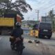BPJN Wilayah Aceh masih membiarkan jalan negara Banda Aceh - Medan, di Idi Cut, Aceh Timur, rusak dan kerap terjadi kecalakaan. Foto diambil, Senin (22/7). Waspada/H. Muhammad Ishak