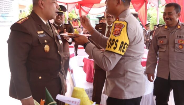Nasi Tumpeng HUT Ke-64 Adhyaksa Dari Kapolres Aceh Utara