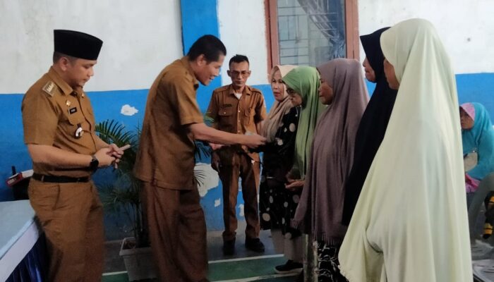 Pemkab DS Serahkan Tali Asih 121 Bilal Mayit Dan Penggali Kubur