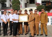 Pemkab Toba Terima Penghargaan Universal Health Coverage 98,76% JKN Dari BPJS Kesehatan