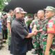 Personel TNI bersama warga dalam suatu kegiatan di pedalaman Aceh Utara, beberapa waktu lalu. Keberadaan TNI sampai ke pedalaman Aceh Utara dinilai akan dapat memaksimalkan pengamanan kegiatan pemilihan Gubernur/Wakil Gubernur, serta pemilihan Bupati/Wakil Bupati di Aceh Utara. (Waspada/ist)