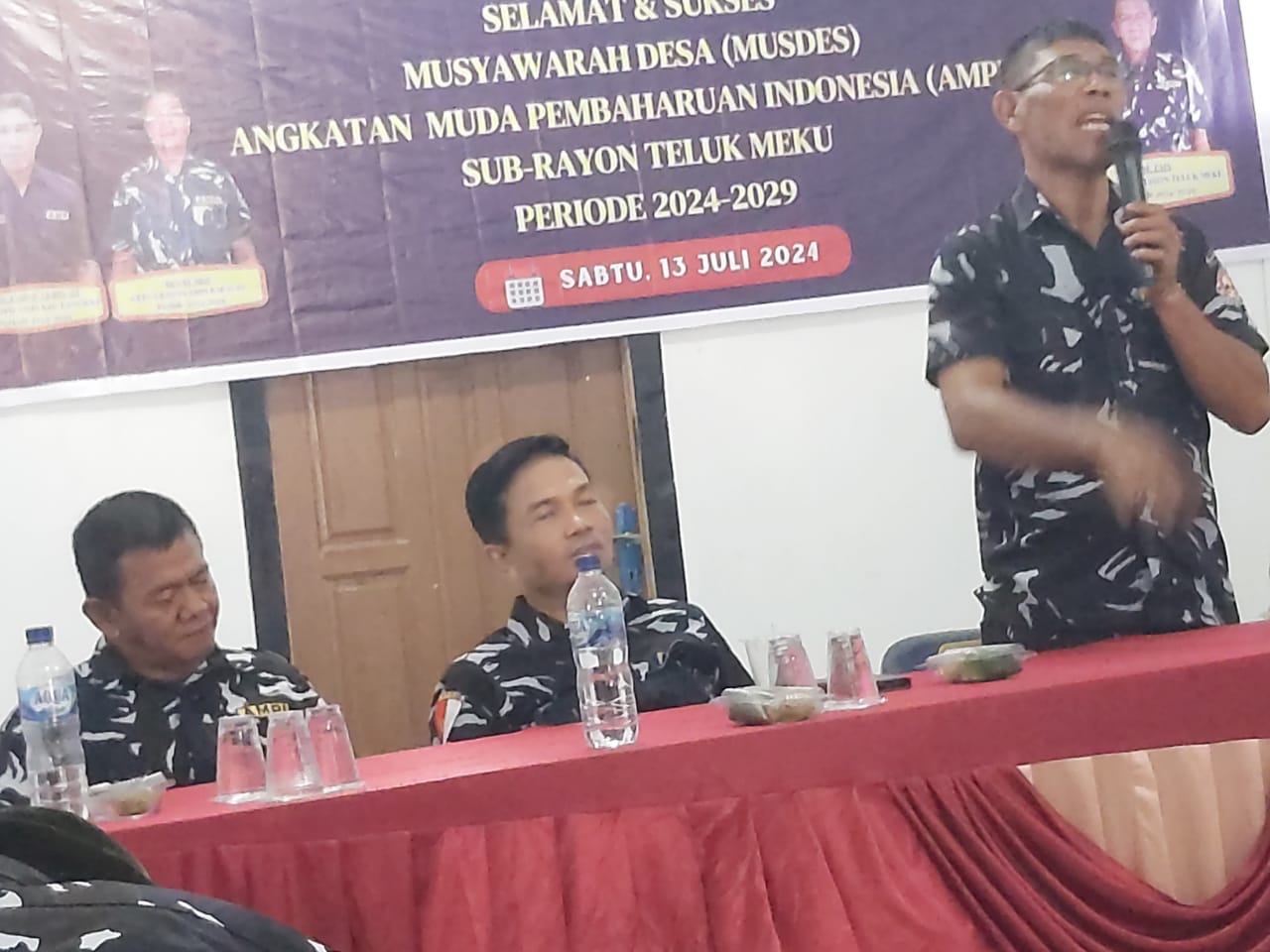 Ketua DPD AMPI Kabupaten Langkat M Zaid P Lubis ST SH saat membuka Musdes Sub Rayon AMPI Desa Teluk Meku Kec.Babalan di Aula Kantor Desa Teluk Meku, Sabtu (13/7/24). Waspada/ist 