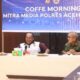 Kapolres AKBP Suprihatiyanto Sik didampingi Kabag Ops Kompol Didik Suratno serta sejumlah Perwira lainnya, saat menggelar cofee morning bersama wartawan di Aula Mapolres, Jumat (26/7/2024). WASPADA/Ariefh