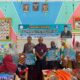 Plt. Kepala Dinas Pendidikan dan Kebudayaan Aceh Timur, Muslim Z S.Pd M.Pd, berfoto dengan para kepala sekolah pemenang Lomba Sekolah Sehat dan Sekolah Bersih se-Kabupaten Aceh Timur di SDN 1 Peudawa, Jumat (26/7). Waspada/H. Muhammad Ishak