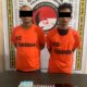 Kedua pelaku, Su alias Botak dan NR alias Suek bersama barang bukti saat diamankan di Mapolres Simalungun.(Waspada/ist).