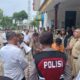   AKSI demo di Kantor BKPSDM Kabupaten Batubara, menuntut ketegasan Kepala BKD (saat ini BKPSDM) untuk memberikan sanksi kode etik kepada oknum ASN yang terlibat politik praktis. Waspada/Iwan Has