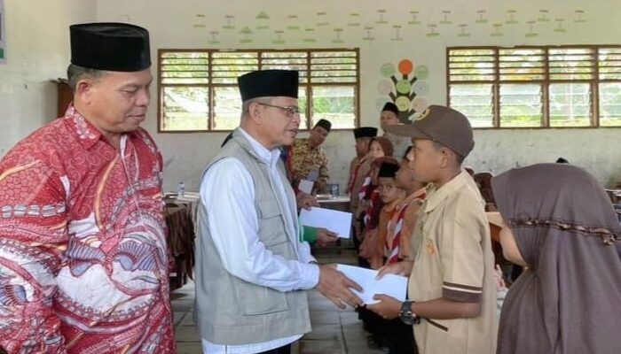 Baznas Palas Santuni 100 Anak Yatim, Siswa Madrasah Ibtidaiyah