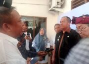 Wakil Bupati Asahan yang juga Balon Bupati Asahan Taufik Zainal Abidin Siregar, saat bertemu di dengan awak media , di sela-sela kegiatannya bersama BPJS Kesehatan. Waspada/Nurkarim Nehe
