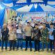 Panitia, Muspika, Pengurus BKPRMI Idi Tunong dan BKPRMI Aceh Timur berfoto dengan peserta yang menjadi pemenang FASI II Tingkat Kecamatan Idi Tunong, Kabupaten Aceh Timur, Senin (29/7) malam. Waspada/H. Muhammad Ishak