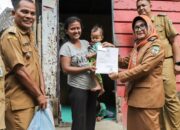 Wali Kota Serahkan Bantuan Kepada Keluarga Berisiko Stunting