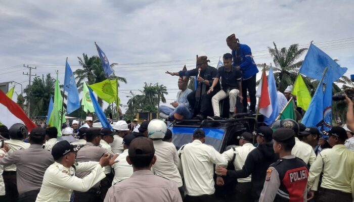 Unjuk Rasa KNPI Dan KSPSI Di KEK Sei Mangkei Nyaris Ricuh