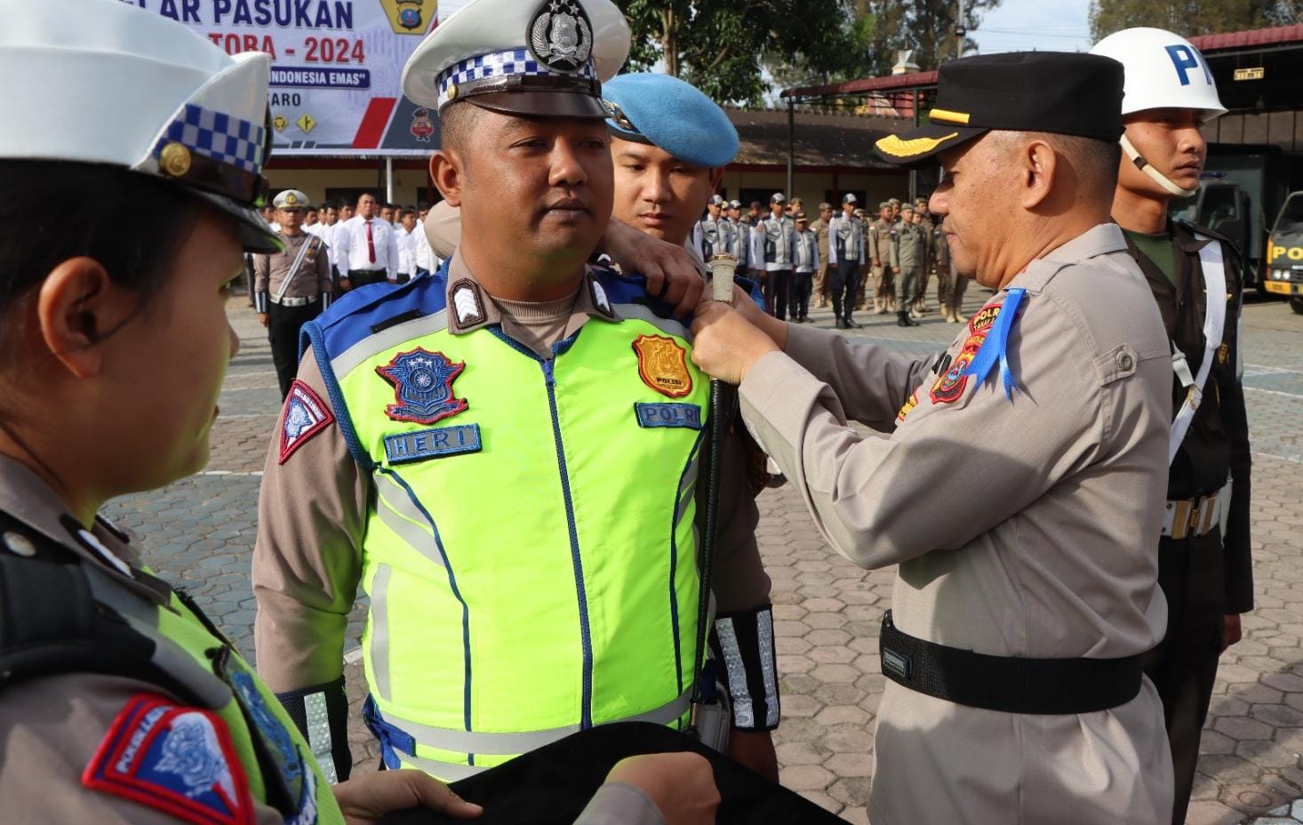 APEL Ops Patuh Toba 2024 berlangsung di halamam apel Polres Tanah Karo. Waspada/ Micky Maliki.