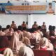 Zainuddin Hasibuan, S.Pd, MM didampingi para pelatih saat penutupan pembekalan KMD Pembina Pramuka tingkat dasar di IAI Palas.(Waspada/Idaham Butar Butar)