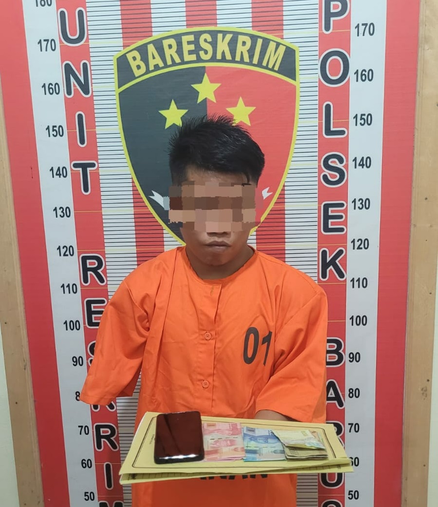 RT, 27, seorang mahasiswa, warga Andam Dewi, Tapteng diamankan Polsek Barus pada Selasa, (2/6) sekitar pukul 21:30 WIBkarena terlibat judi online KIM. Waspada/ist