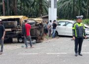 Kecelakaan lalu lintas di Jalan Nasional Blang Pidie - Meulaboh, tepatnya di Desa Suak Alue Wakie, Kecamatan Darul Makmur, Kabupaten Nagan Raya antara Mitusubishi dump truck dengan Toyota Avanza, satu tewas, Rabu (3/7).(Waspada/Ist)