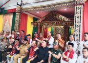 Komisi DPR RI foto bersama di Pendopo Bupati Agara Senin (15/7) sore. Waspada/Seh Muhammad Amin