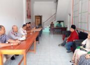 PC HIMMAH Palas beraudensi dengan Ketua Bawaslu Palas Alex Sabar Nasution terkait tindak lanjut laporan dugaan Pungli rekrutmen PPK Pilkada Palas 2024, di Kantor Bawaslu Jln KH Dewantara Sibuhuan, Kamis (4/7). Waspada/Muhammad Satio