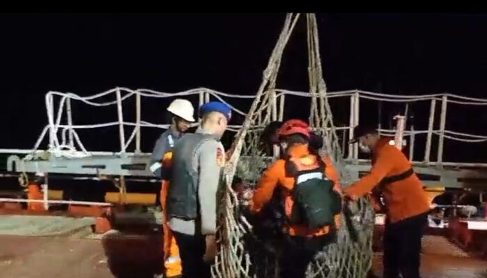 Kapal Kayu Bawa 9 TKI Ilegal Terbalik Di Selat Malaka