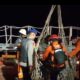 PROSES evakuasi para TKI Ilegal yang diselamatkan oleh kapal asing Di perairan Selat Malaka, Selasa (30/7) dinihari. Waspada/Ist