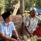 AHMAD Rizal Hasibuan gelar Baginda Paruhum Hasibuan, salah satu keturunan raja luat Hasahatan bersama Putra Mahkota (PMA) saat datang bersilaturrahim sekaligus meminta tuntunan adat dan budaya leluhur. Waspada/Ist