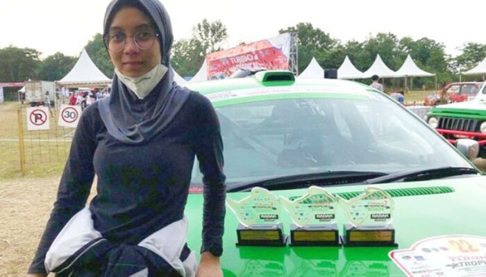 Lulus Kuliah, Qanita Langsung Ikut Reli