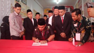 Pasangan PMA - AFN Diiringi Ribuan Warga Bersama Partai Pengusung Daftar Ke KPU