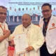 PASANGAN Bakal calon (Bacalon) Walikota-Wakil Walikota Binjai, Zainuddin Purba (kri) dan Hendro Susanto (kanan) resmi menerima Surat Keputusan B1KWK dari Partai Keadilan Sejahtera (PKS). Waspada/Ist